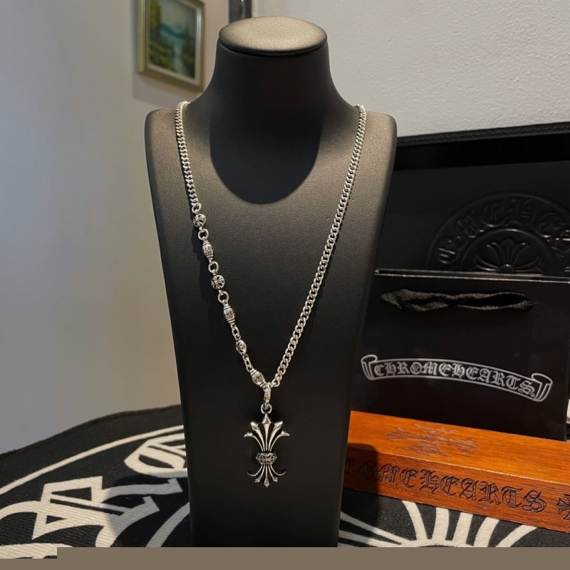 Ch**me He**ts necklaces